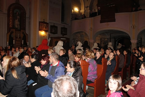 Sjajan nastup Hvarskog pučkog kazališta u jaskanskoj župnoj crkvi
