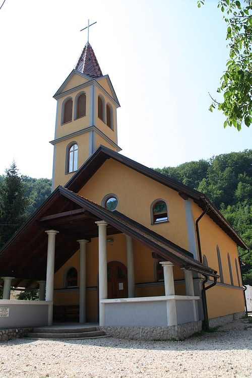Blaženi Ivan Merz-crkva u Čemernom