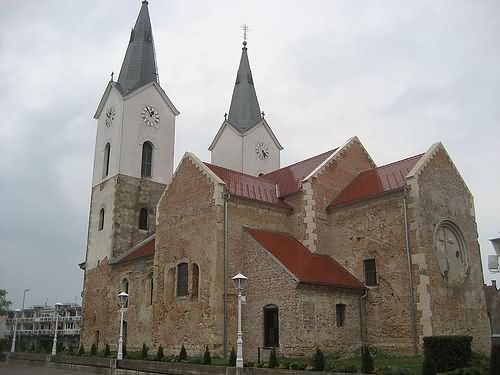 Sveta Marija Magdalena-župna crkva u Čazmi
