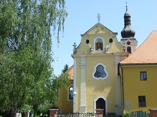 Sveti Antun Padovanski-župna crkva u Našicama