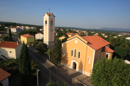 Sveti Apolinar-župna crkva u Bogovićima kod Malinske