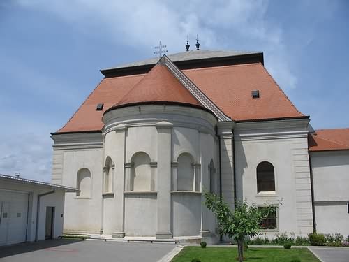 Sveti Filip i Jakov-župna crkva u Vukovaru