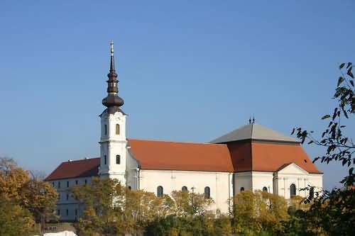 Sveti Filip i Jakov-župna crkva u Vukovaru