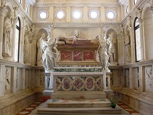 Sveti Ivan Trogirski-sarkofag u trogirskoj katedrali