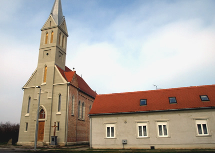 Sveti Josip-župna crkva u Dalju