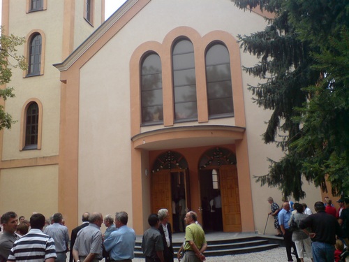 Sveti Josip-župna crkva u Tesliću